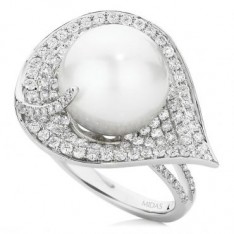 Pearl and Diamond Pavé Leaf Ring