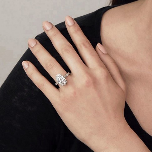 What makes oval cut engagement rings so alluring?